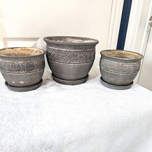 Bundle of 2 Ceramic Planters one Large 1 medium Gray with design Gently used
